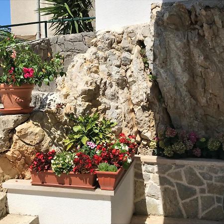 Apartments Tonkita With Jacuzzi Makarska Exterior photo