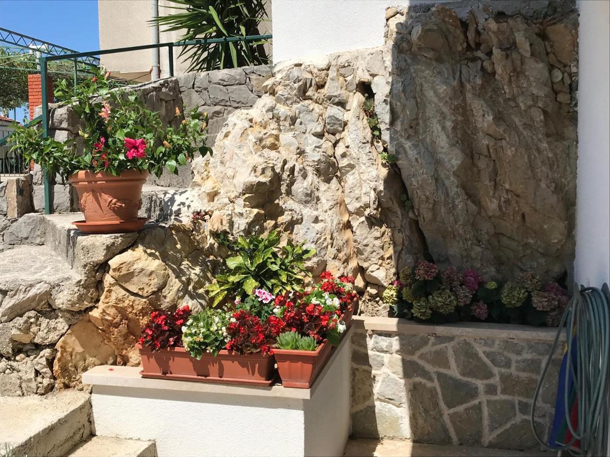 Apartments Tonkita With Jacuzzi Makarska Exterior photo