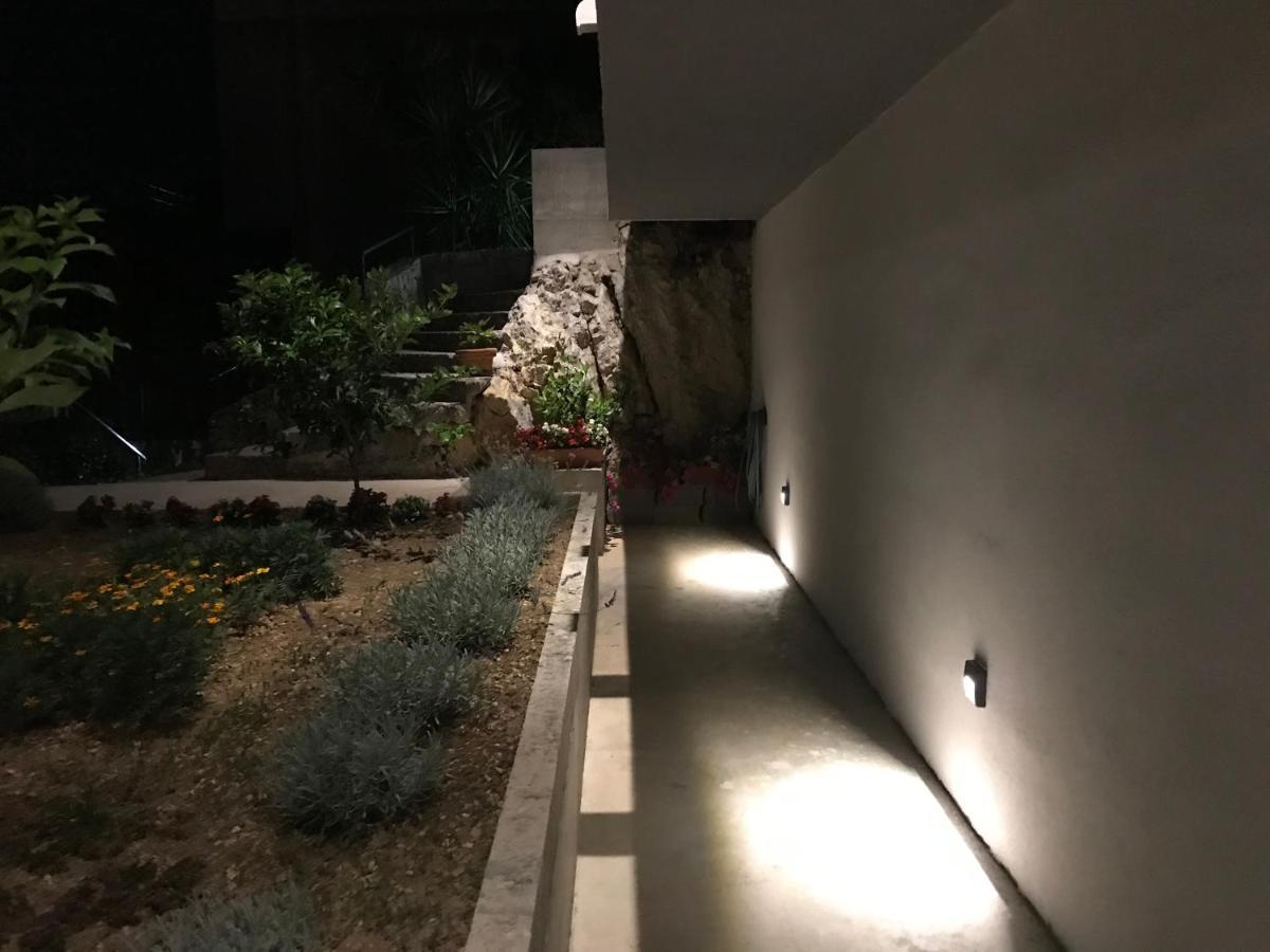 Apartments Tonkita With Jacuzzi Makarska Exterior photo