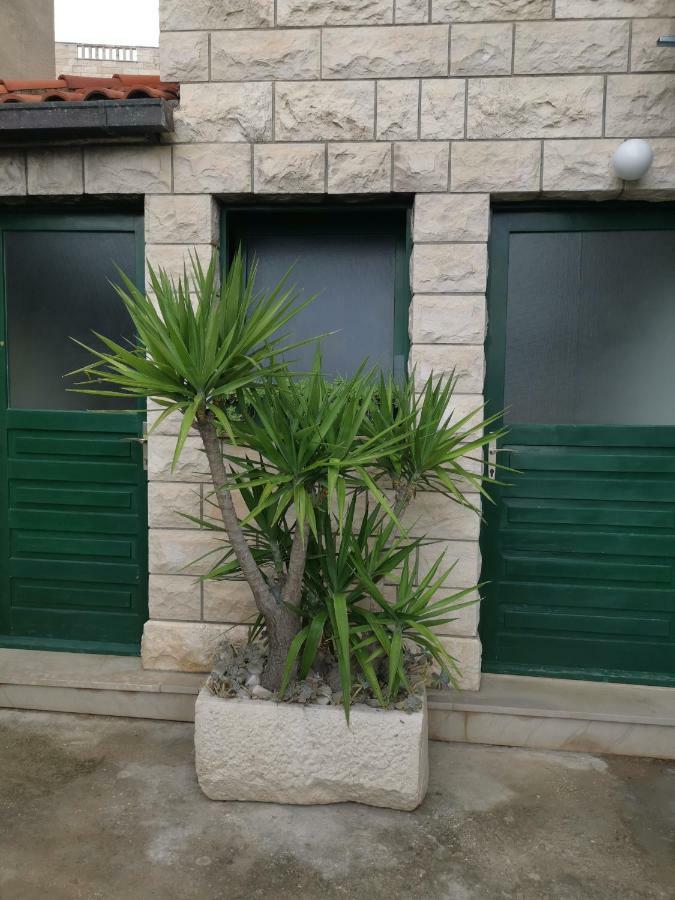 Apartments Tonkita With Jacuzzi Makarska Exterior photo