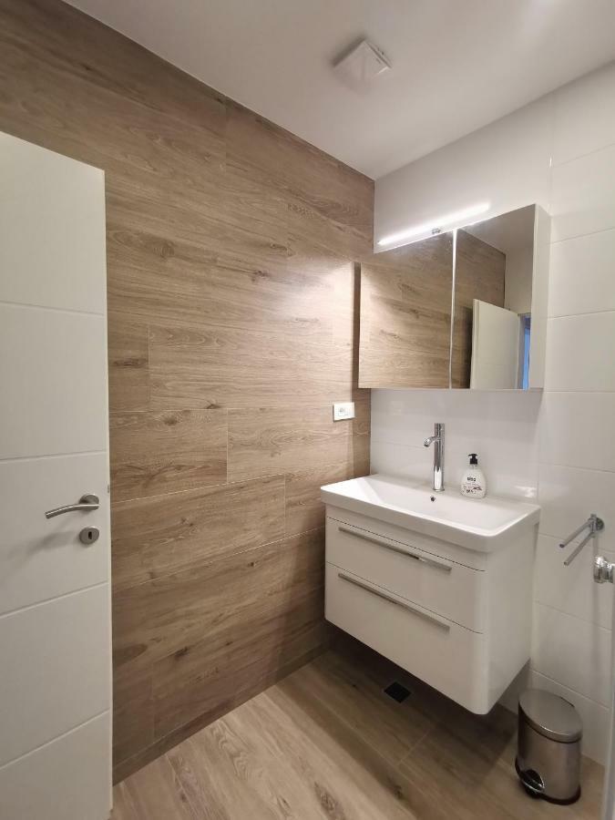 Apartments Tonkita With Jacuzzi Makarska Exterior photo