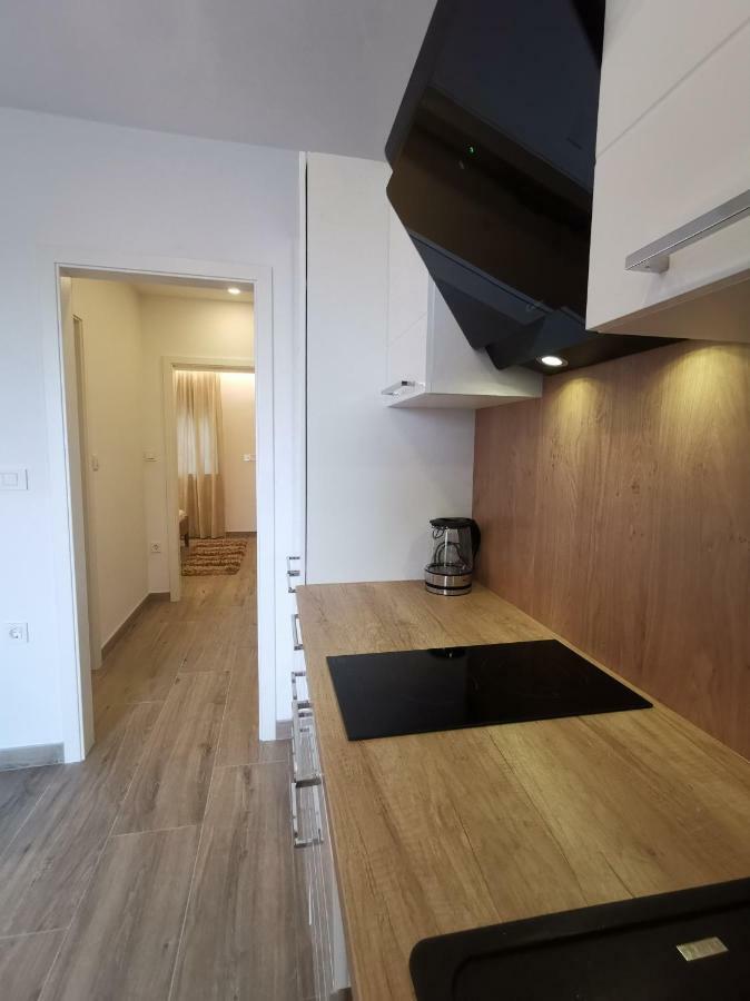 Apartments Tonkita With Jacuzzi Makarska Exterior photo