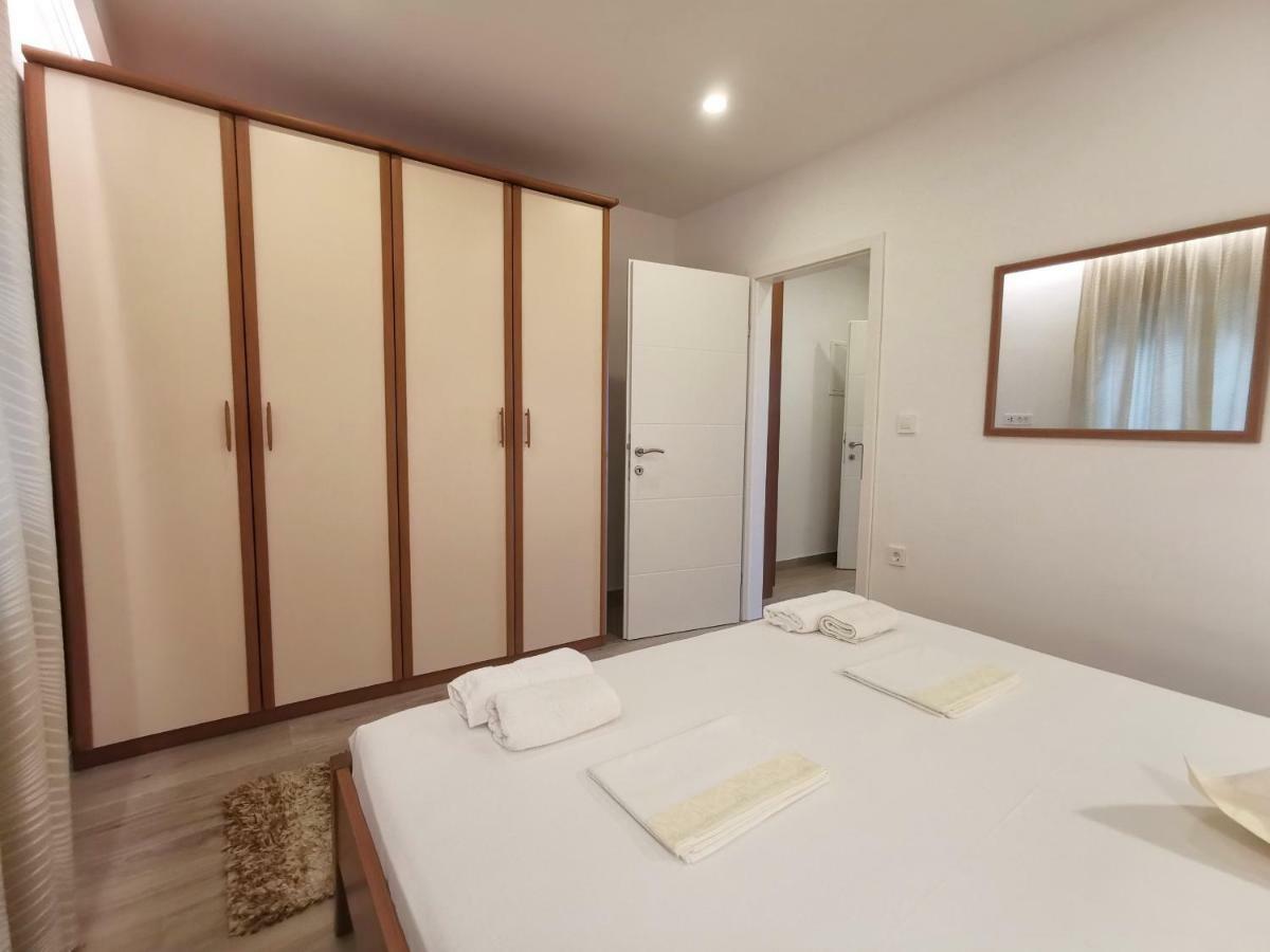 Apartments Tonkita With Jacuzzi Makarska Exterior photo