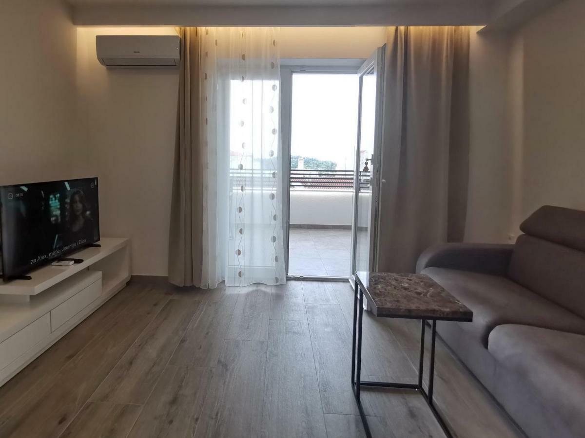 Apartments Tonkita With Jacuzzi Makarska Exterior photo